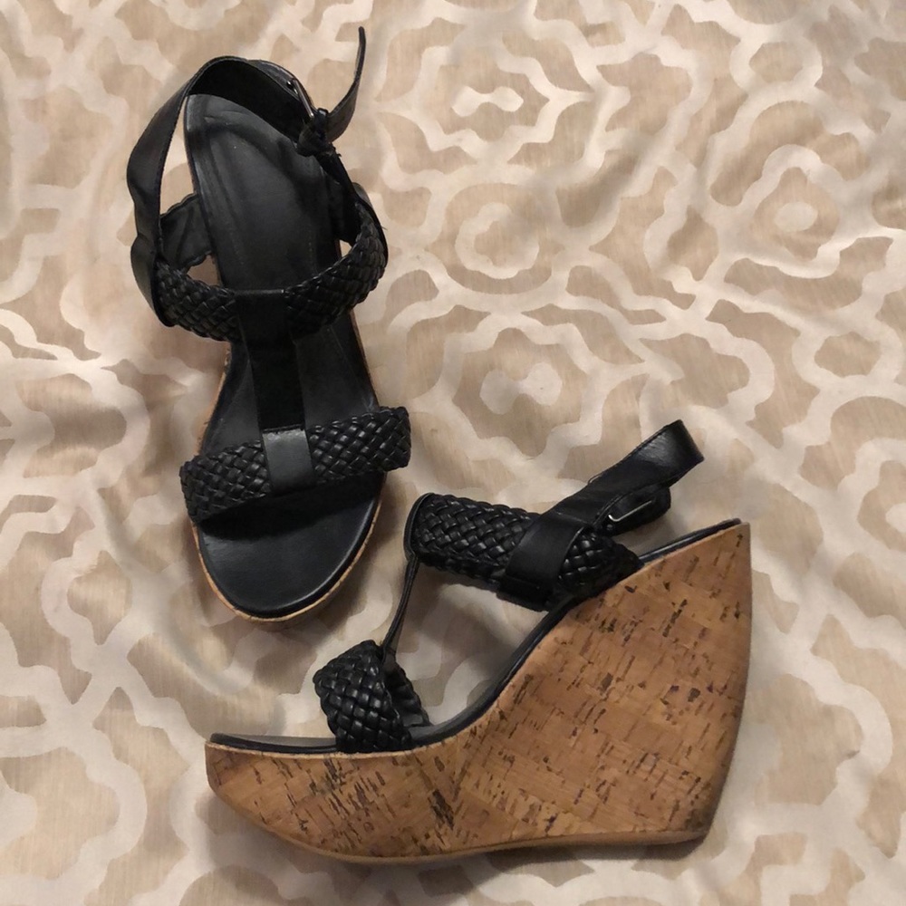 Black wedges